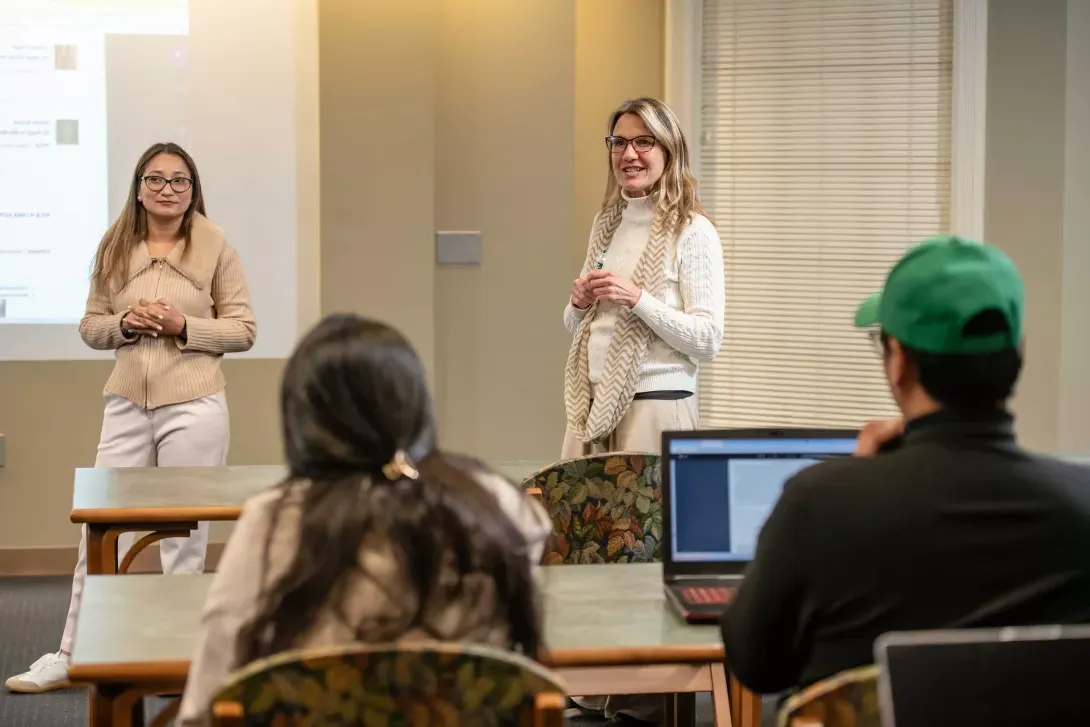 Professor Schmeller teaching Organizational Design and Change Management class